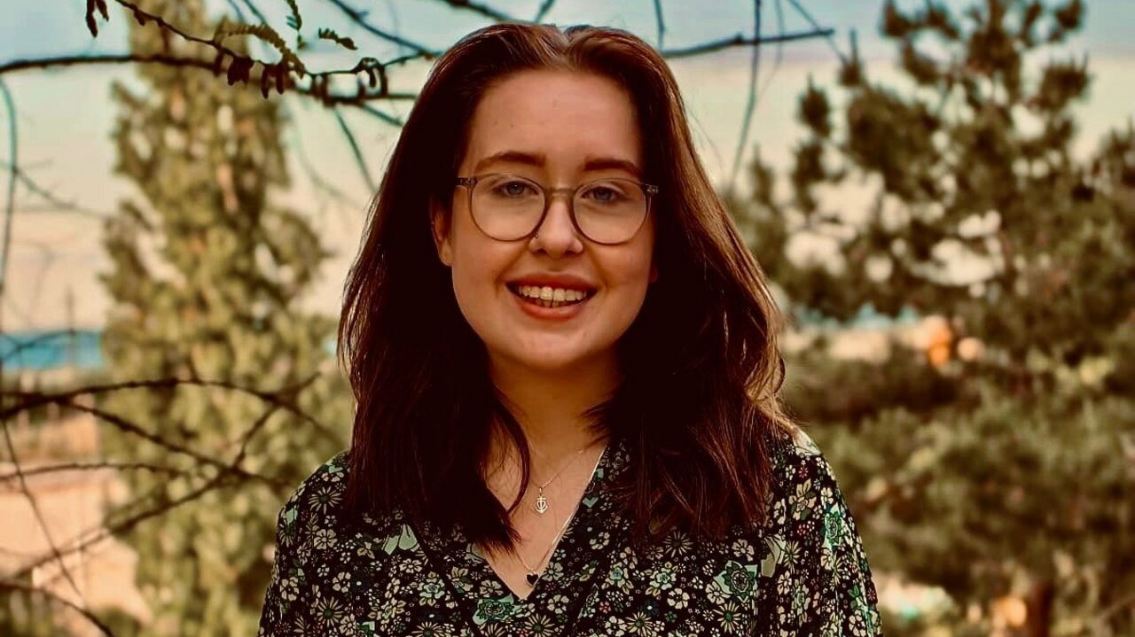 Een portretfoto van Christinemindel (19) uit Velsen