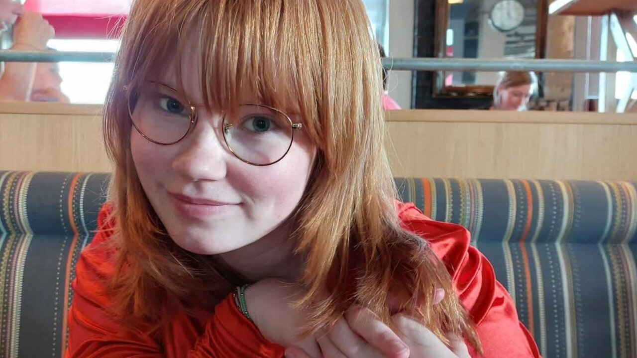 Een portretfoto van Maud (18) uit Den Haag