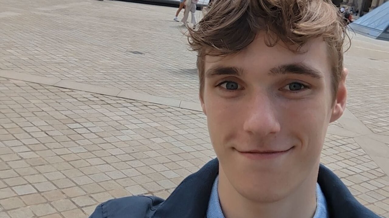 Een portretfoto van Thomas (21) uit Gasselternijveen