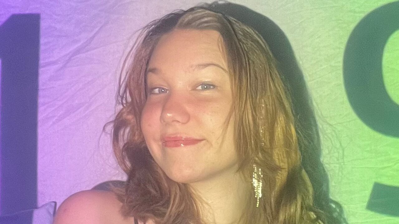 Een portretfoto van Myrte (20) uit Krommenie