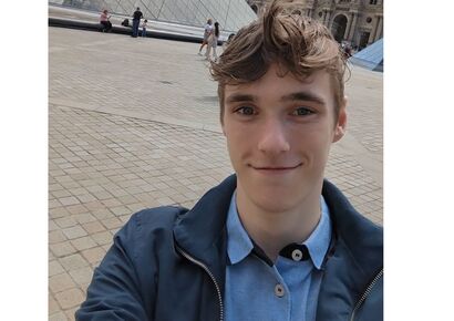 Een portretfoto van Thomas (21) uit Gasselternijveen