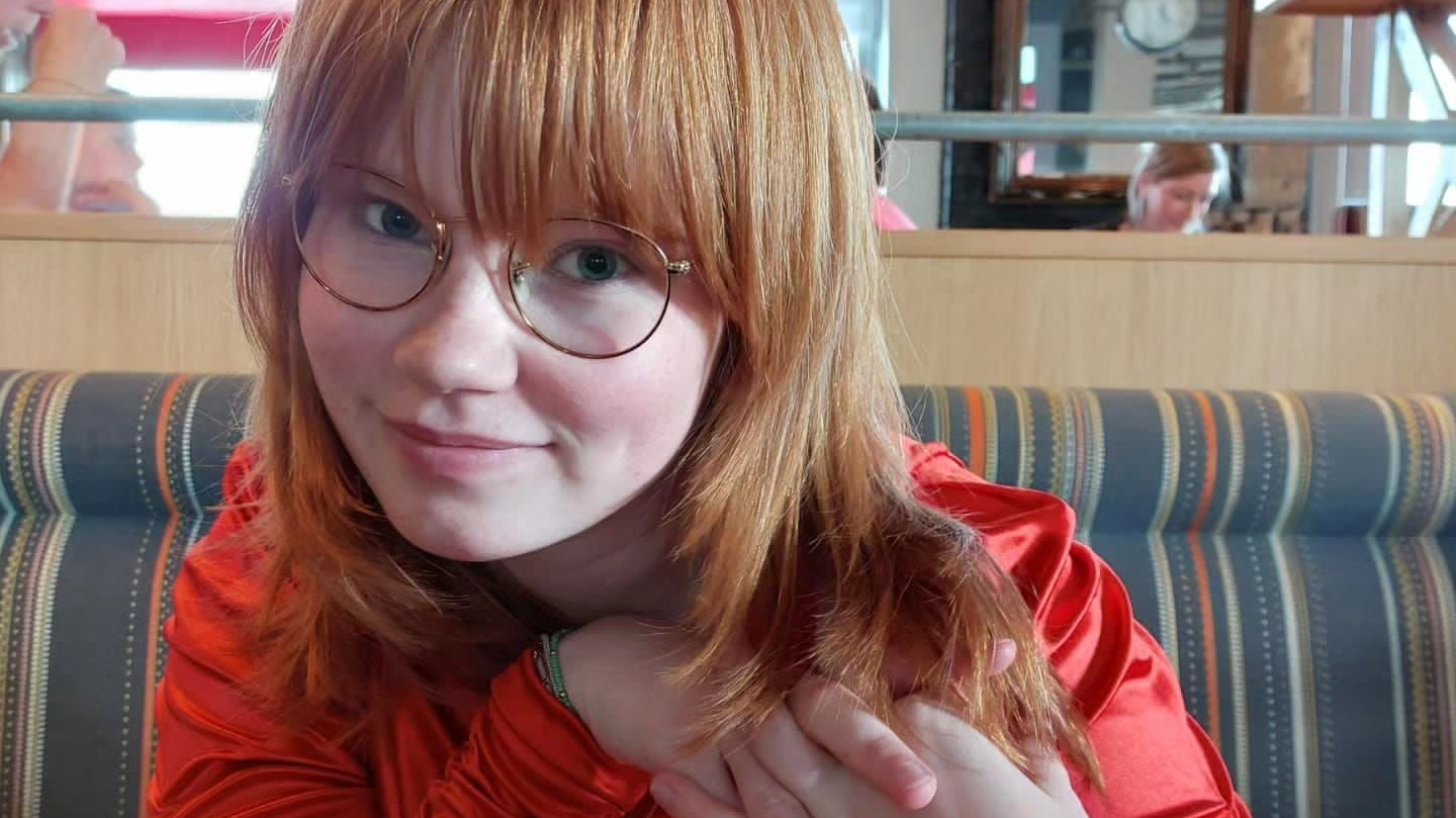 Een portretfoto van Maud (18) uit Den Haag